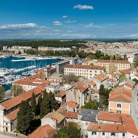 Old Place Apartamento Pula