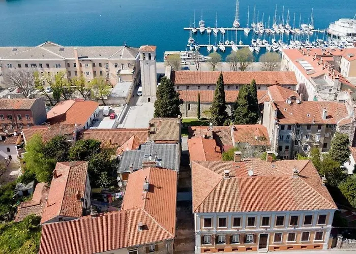 Old Place * Pula